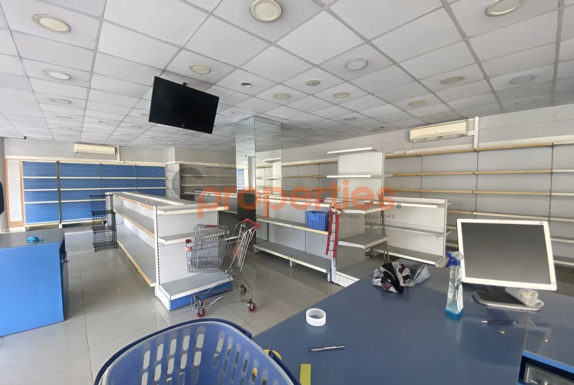 Showroom for Rent in Hazmieh