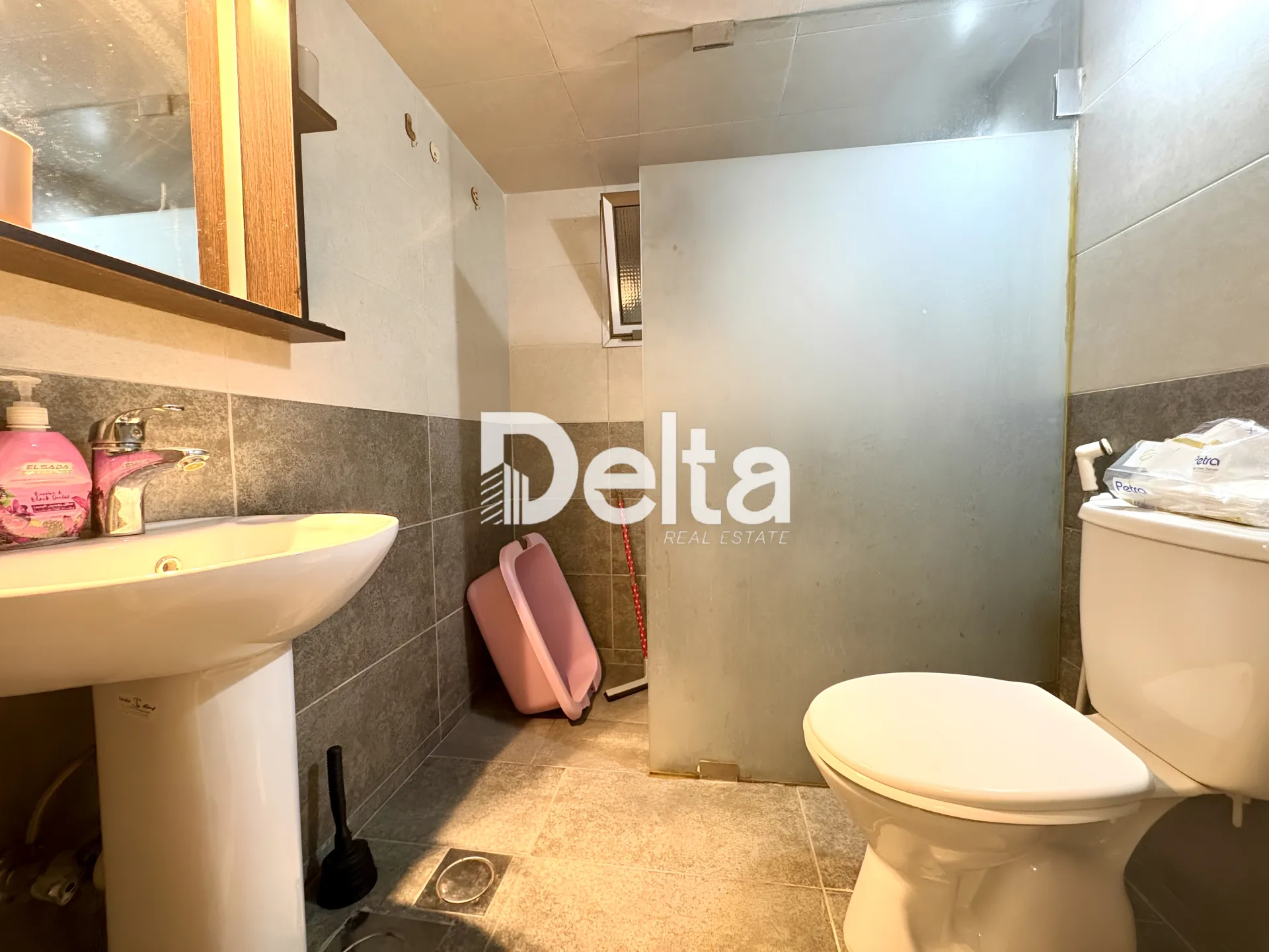 Apartment for rent in Ras Al Naba'a