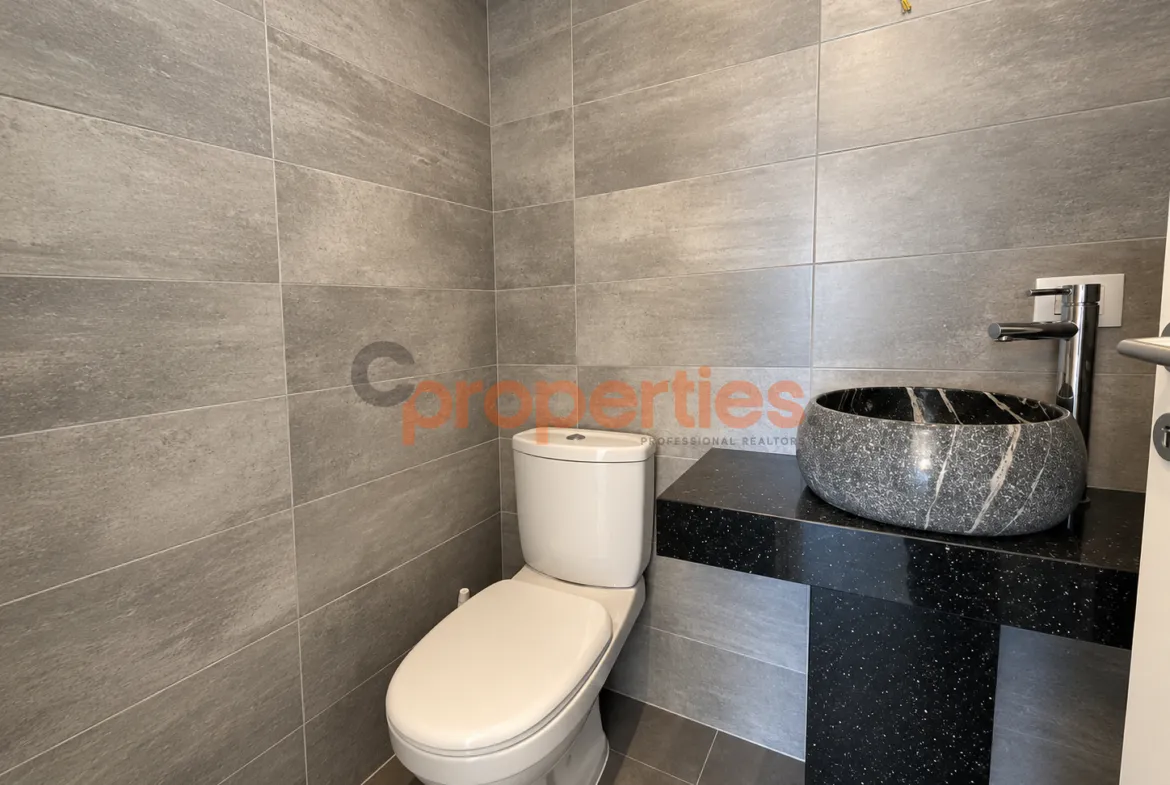 Office for Sale in Zalqa