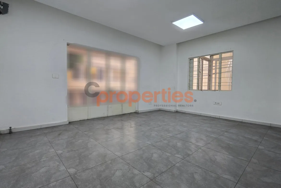 Office for Rent in Forn El Chebbak