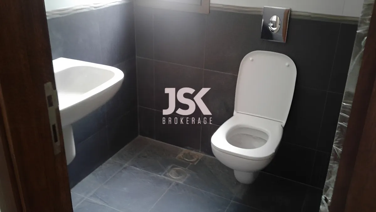 Apartment for Sale in Aaoukar, Lebanon - 3 bed, 3 bath