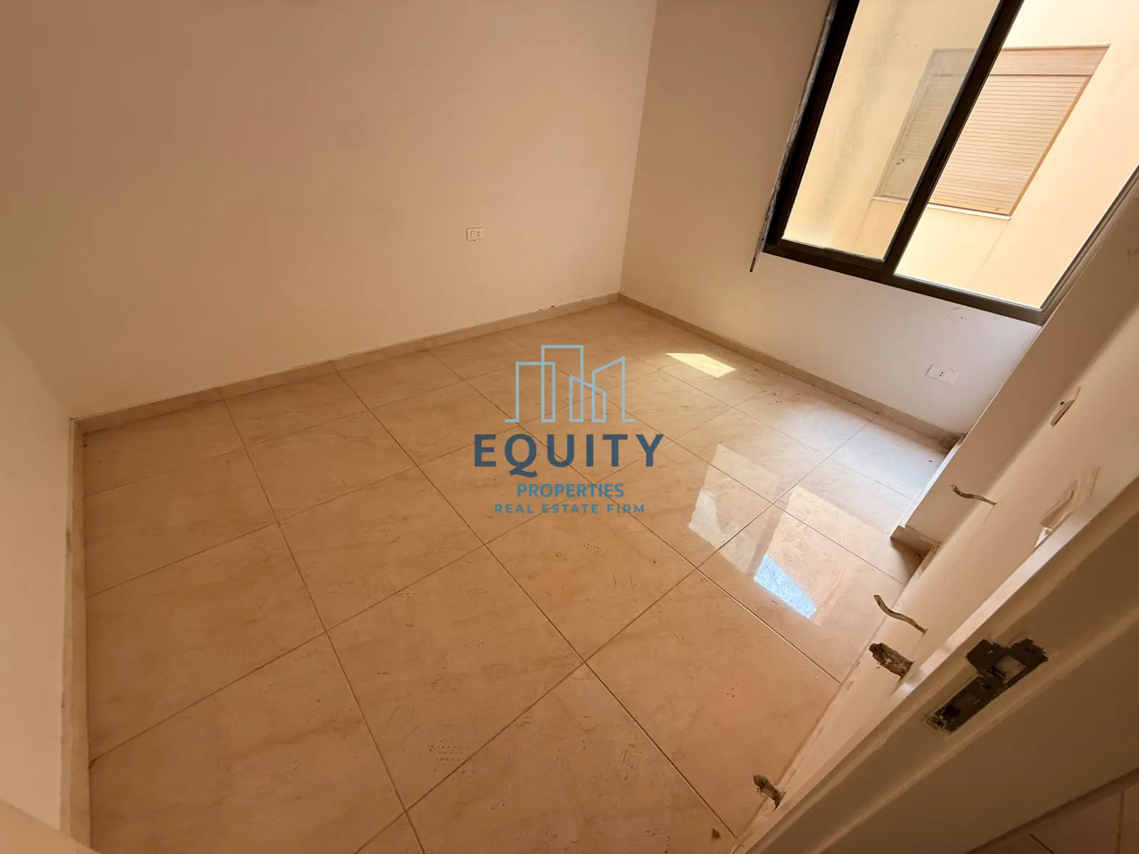 Apartment for sale in Qornet El Hamra - 2 bed, 1 bath