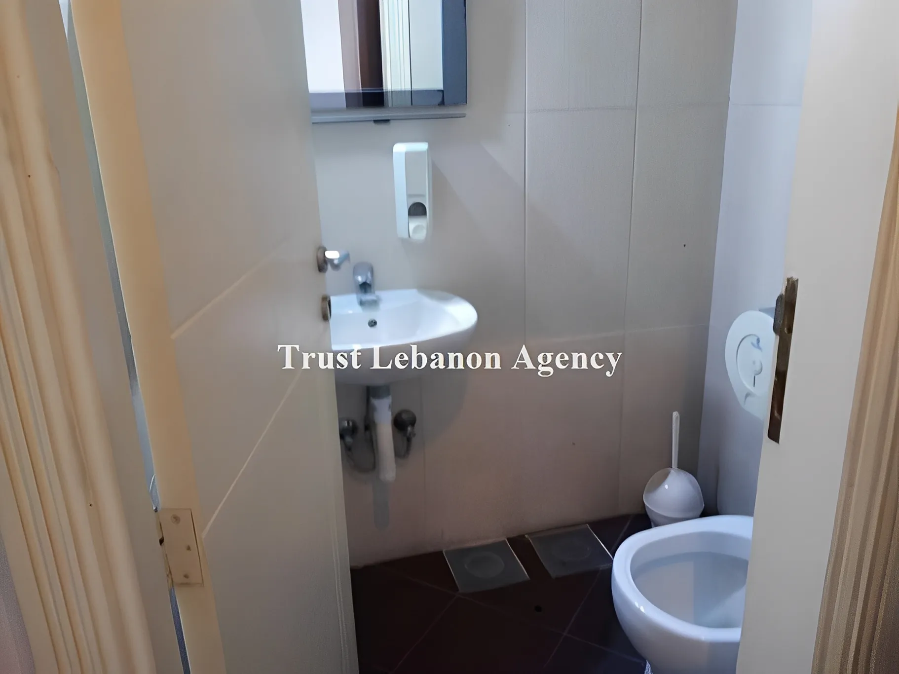 Office for rent in Metn, Dekweneh