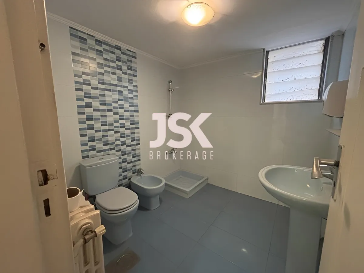 Office for rent in Badaro