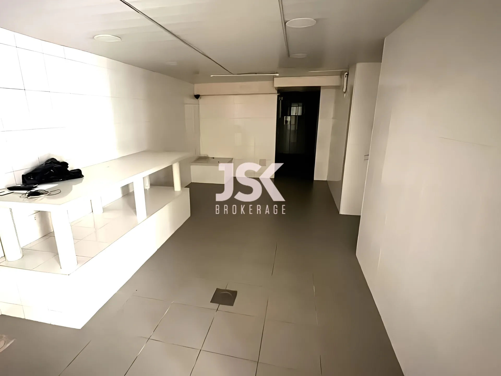 Office for Rent in Ras