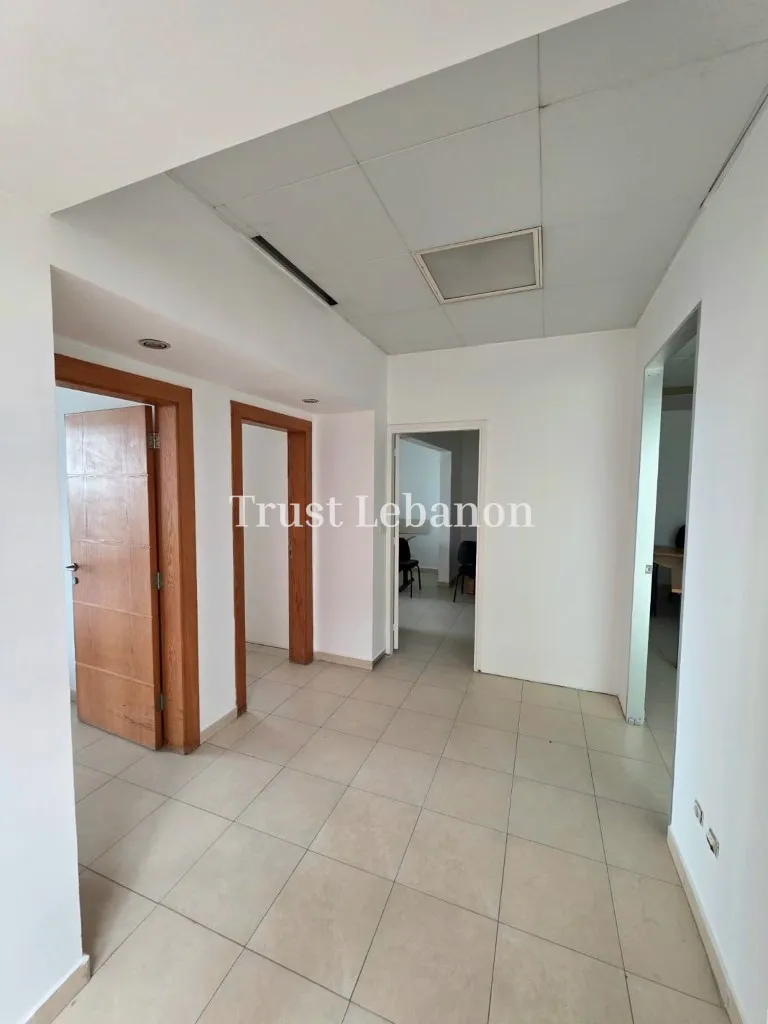 Office for rent in Mkalles, Lebanon