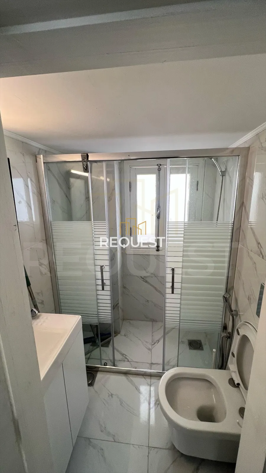 Studio for rent in Forn El Chebbak