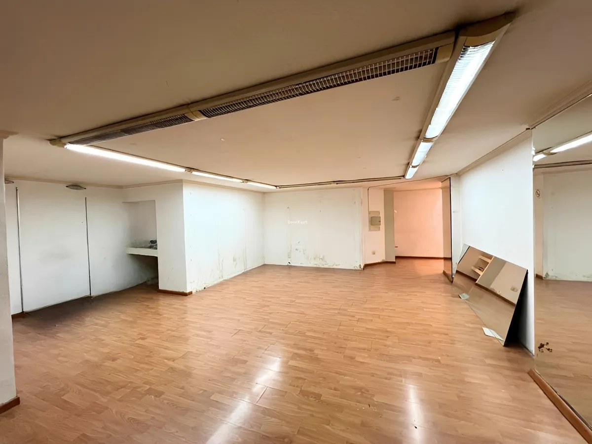 Shop for Rent in Caree d'or, Achrafieh, Beirut, Lebanon