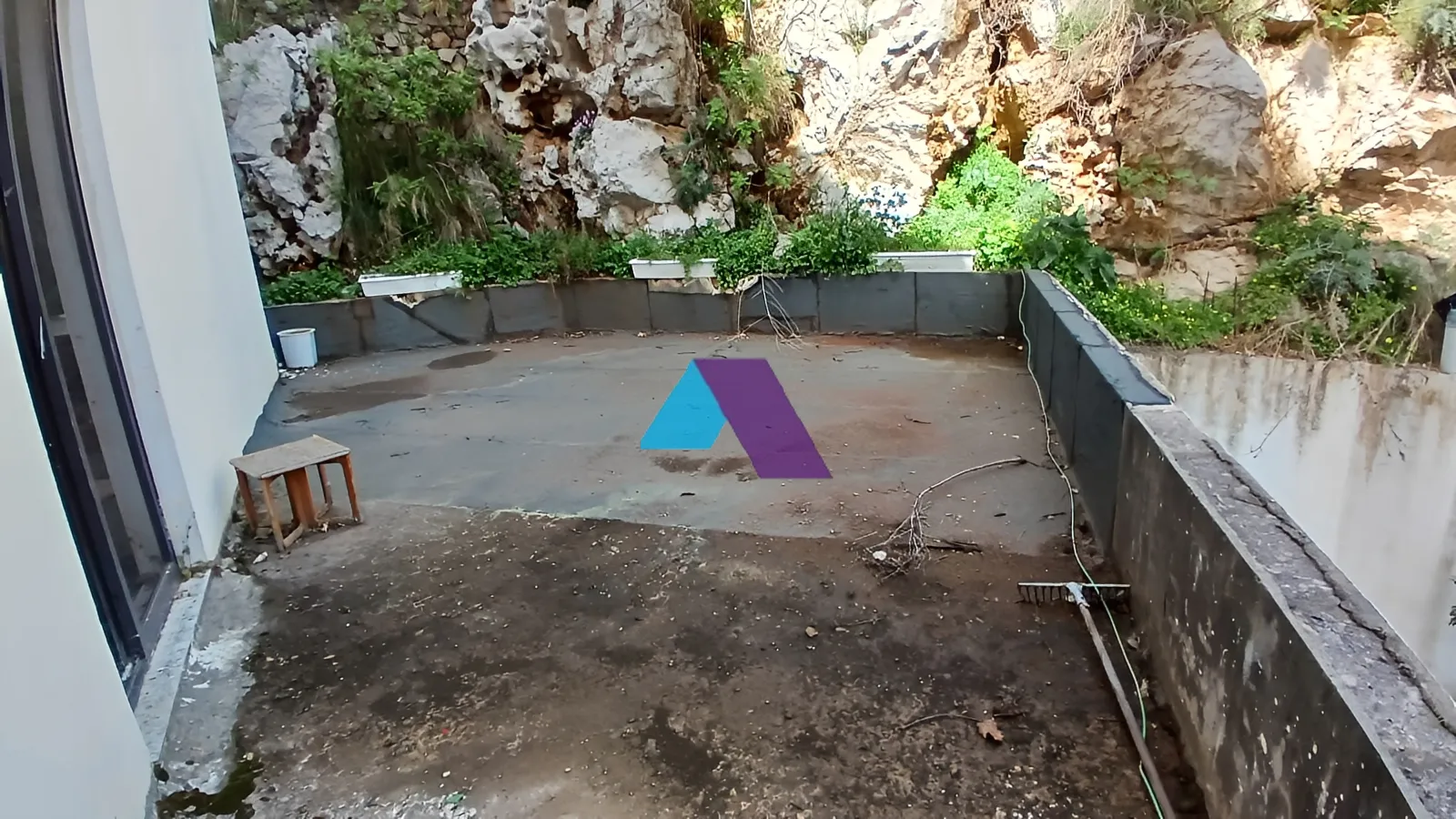 Warehouse for Sale in Ballouneh