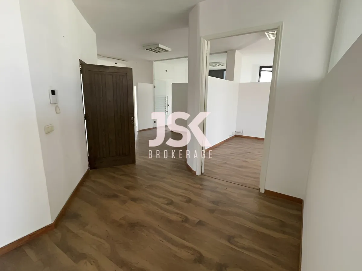 Office for rent in Baouchriyeh