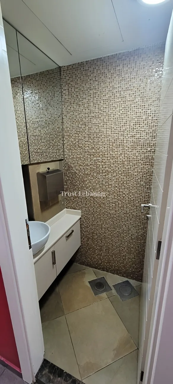 Commercial Commercial for rent in Bourj Hammoud, Lebanon