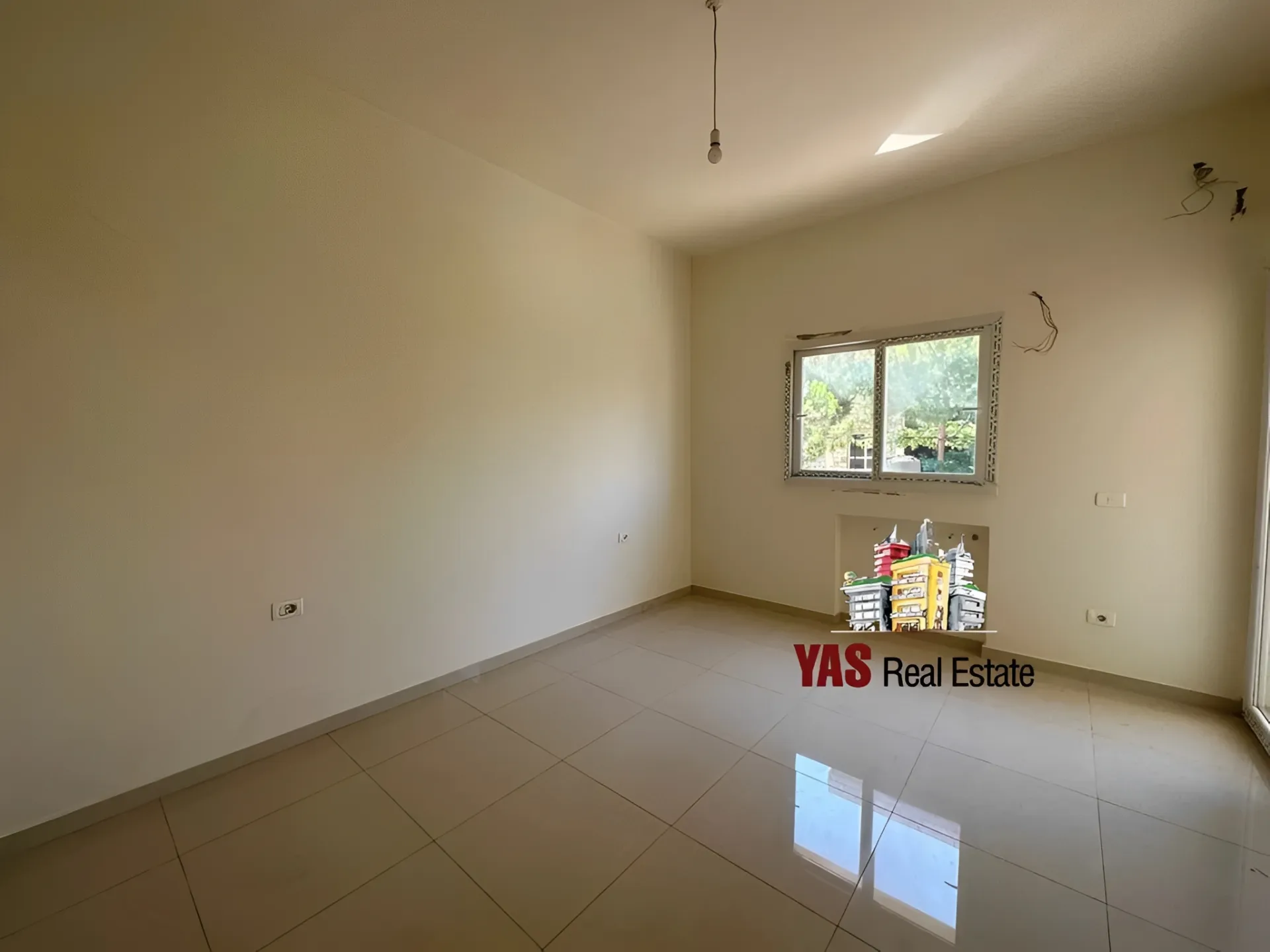 Apartment for Sale in Ballouneh - 3 bed, 4 bath
