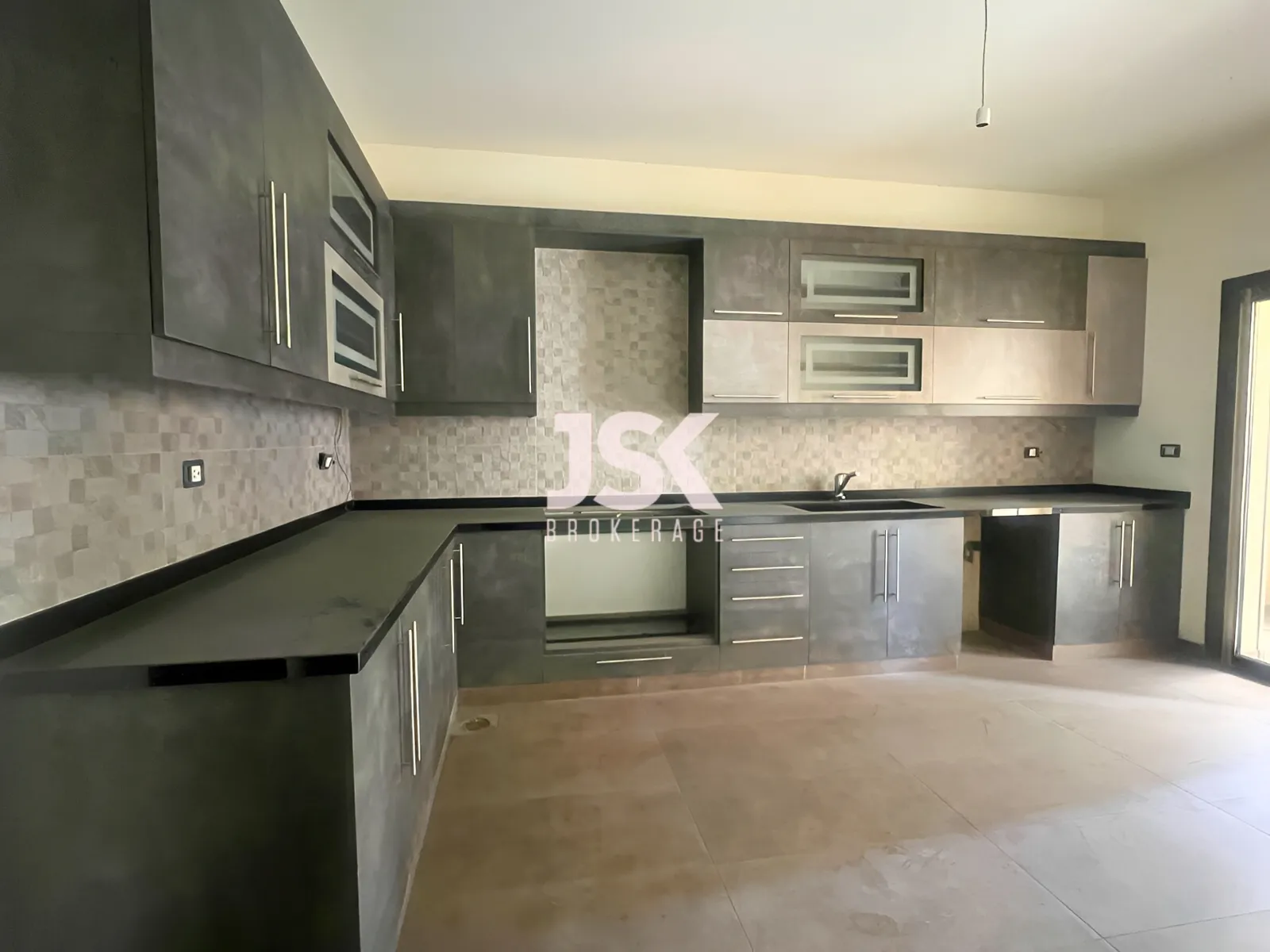 Apartment for Sale in Sioufi
