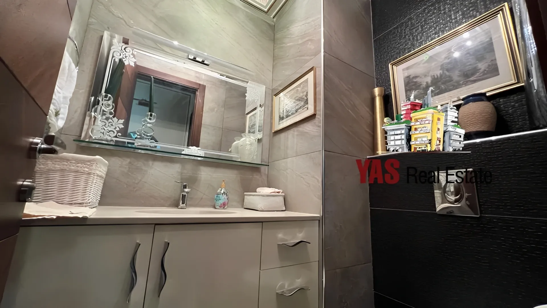 Apartment for Sale in Ballouneh