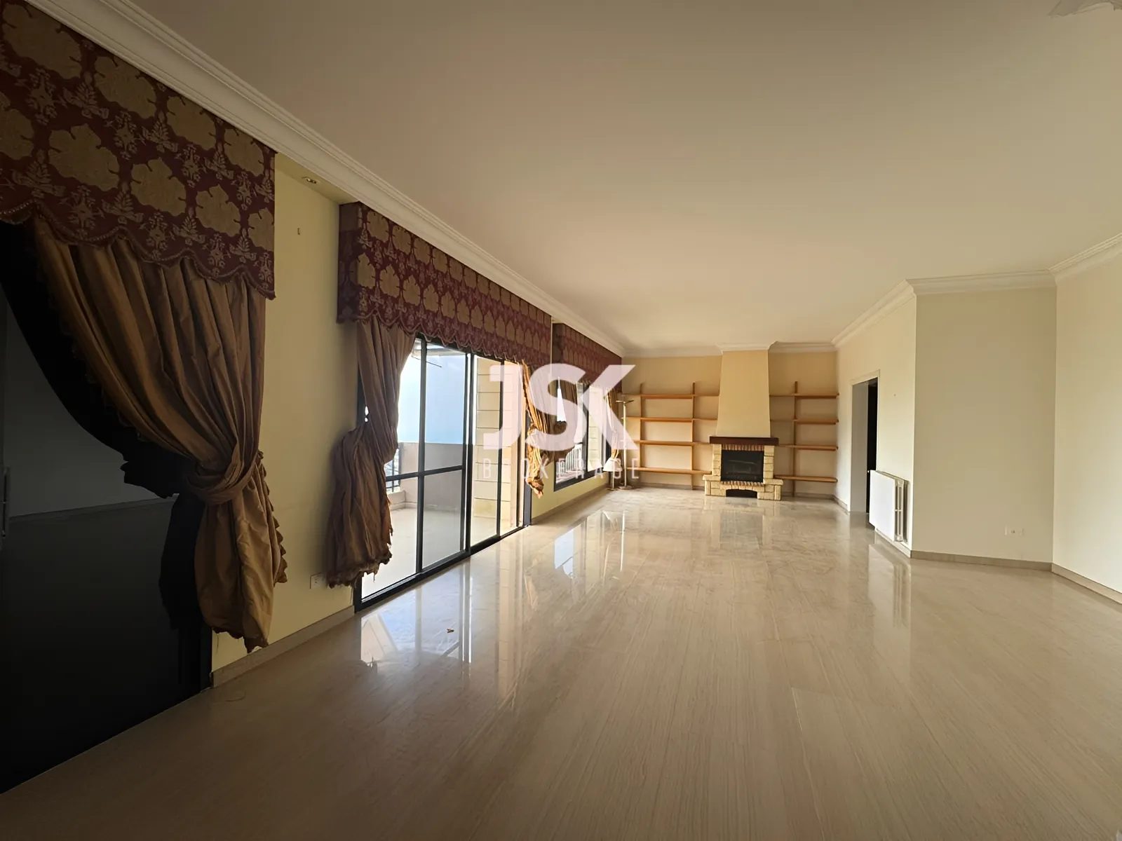Apartment for Sale in Broummana - 5 bed