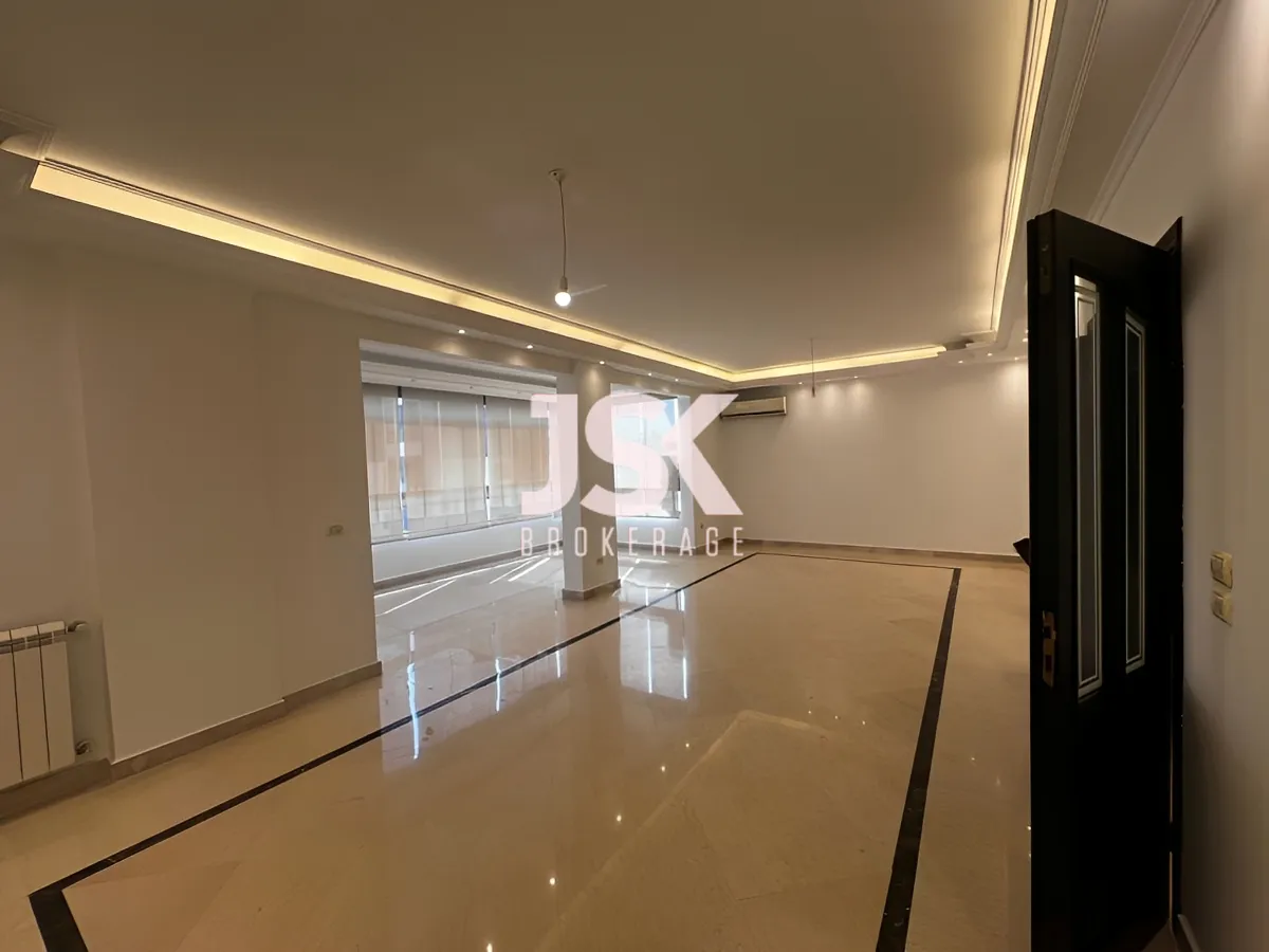 Office for rent in Forn El Chebbak