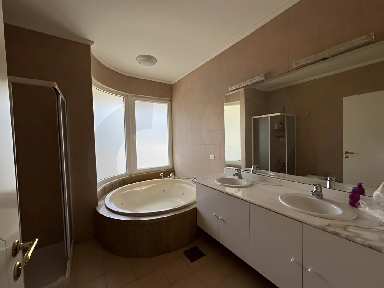 Villa for Sale in Ainab