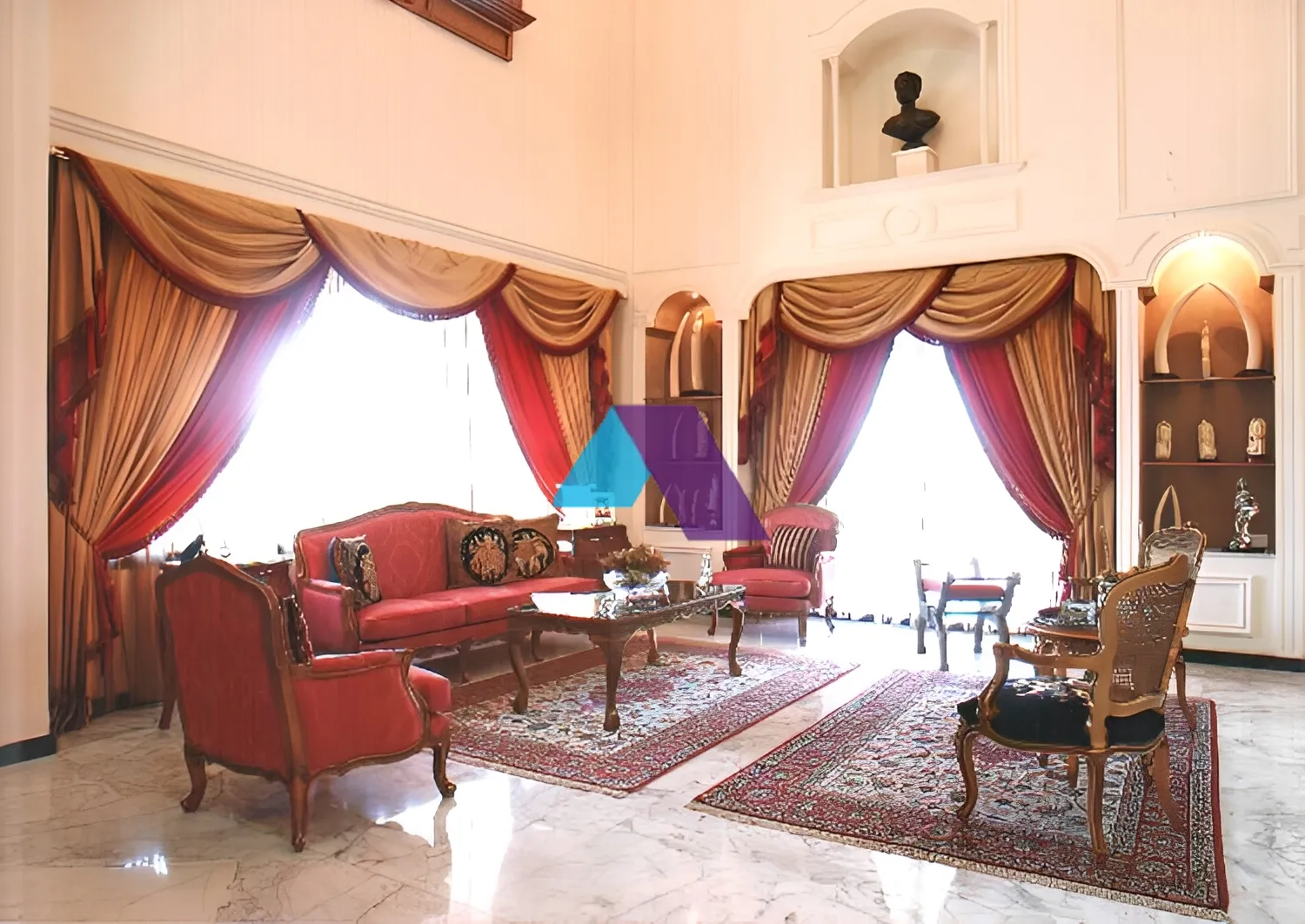 Villa for Sale in Adma w Dafnah - 4 bed, 6 bath