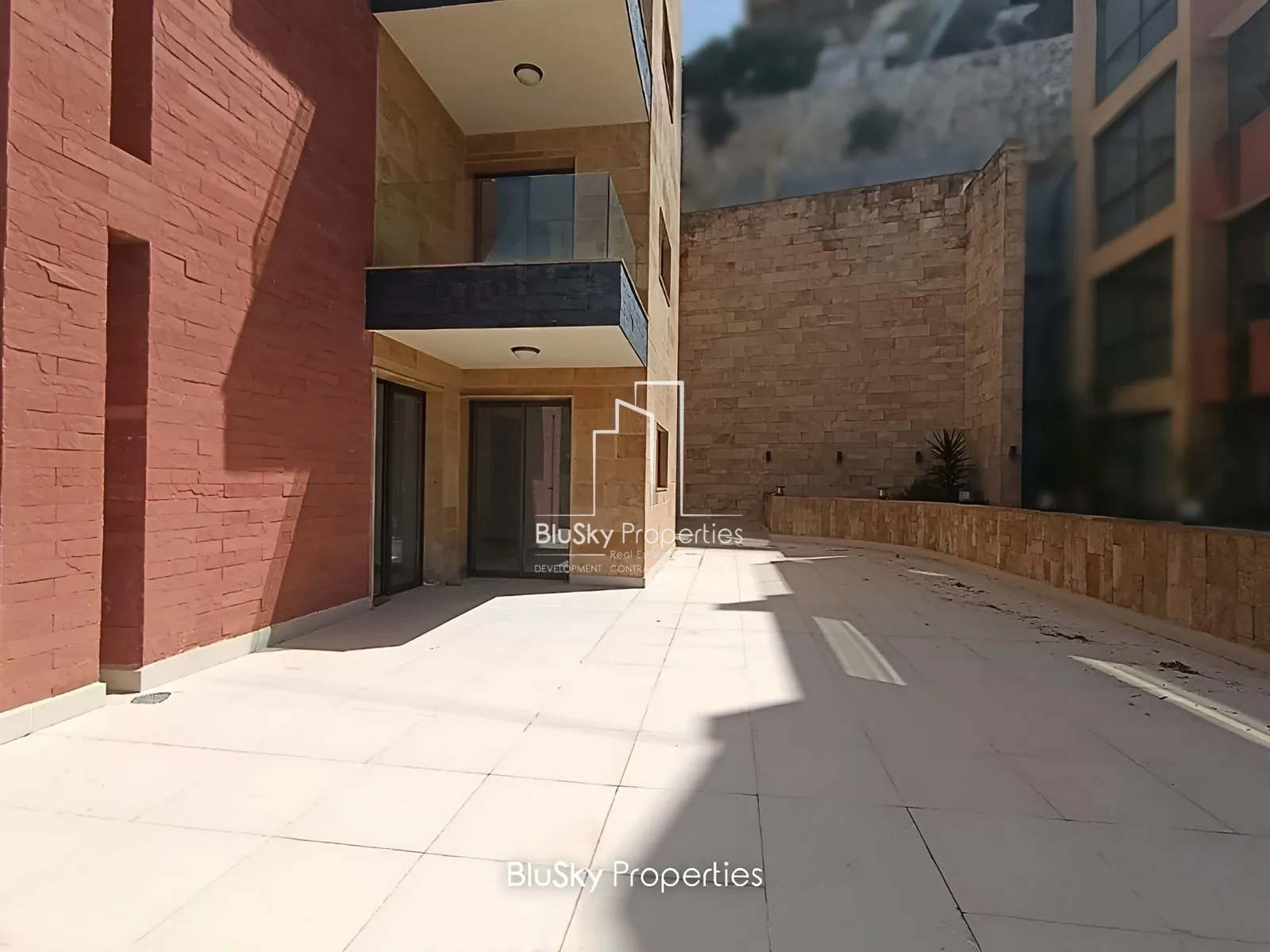 Apartment for Sale in Kfarhbeb - 3 bed, 4 bath