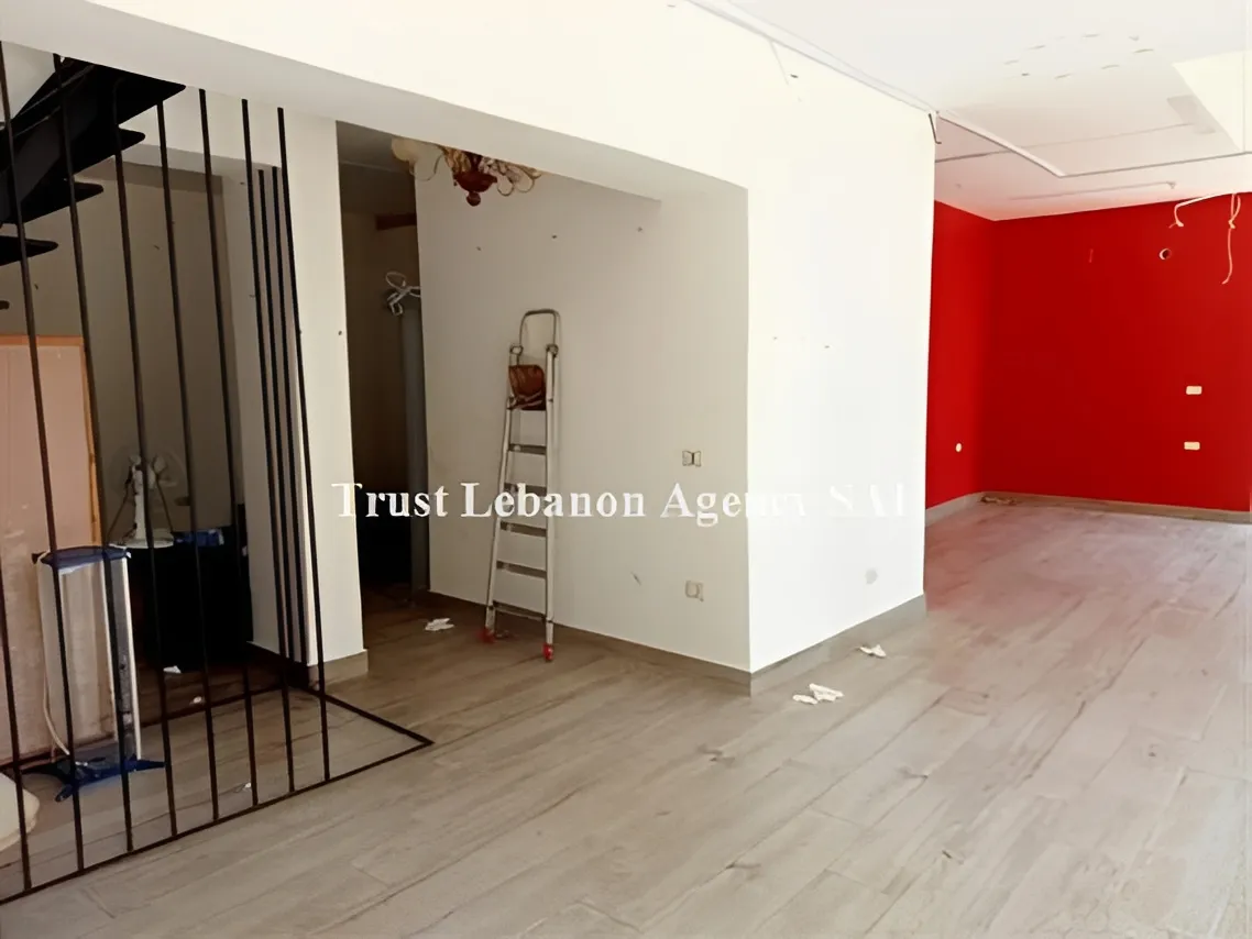 Showroom for rent in Achrafieh
