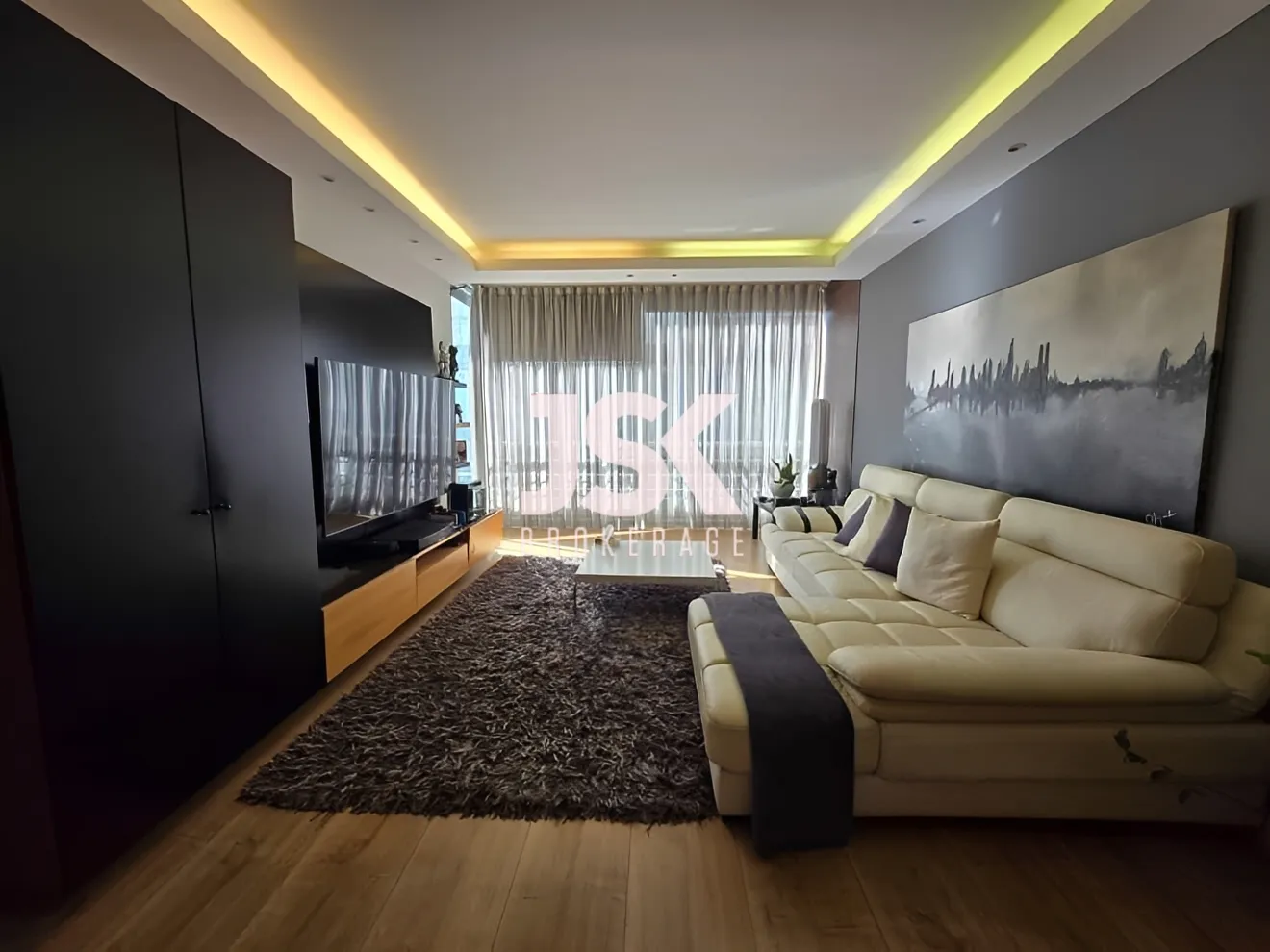 Apartment for Rent in Achrafieh - 2 bed, 3 bath