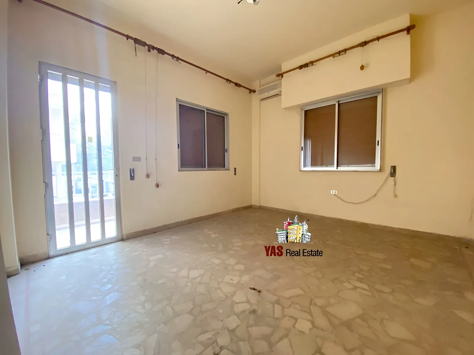 Apartment for Sale in Adonis - 3 bed, 2 bath