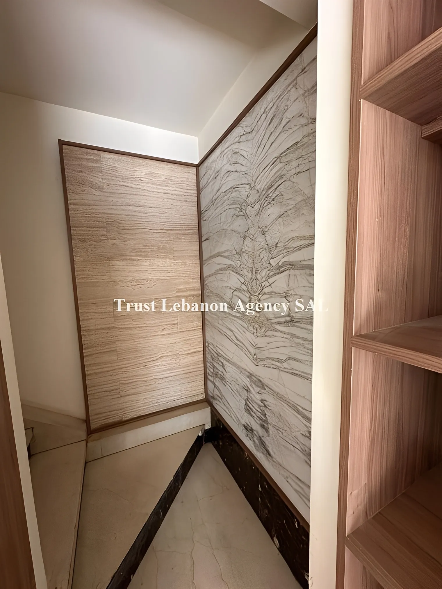 Shop For Rent in Beirut, Unesco