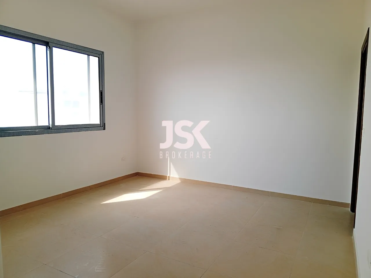 Apartment for Sale in Haret Sakher