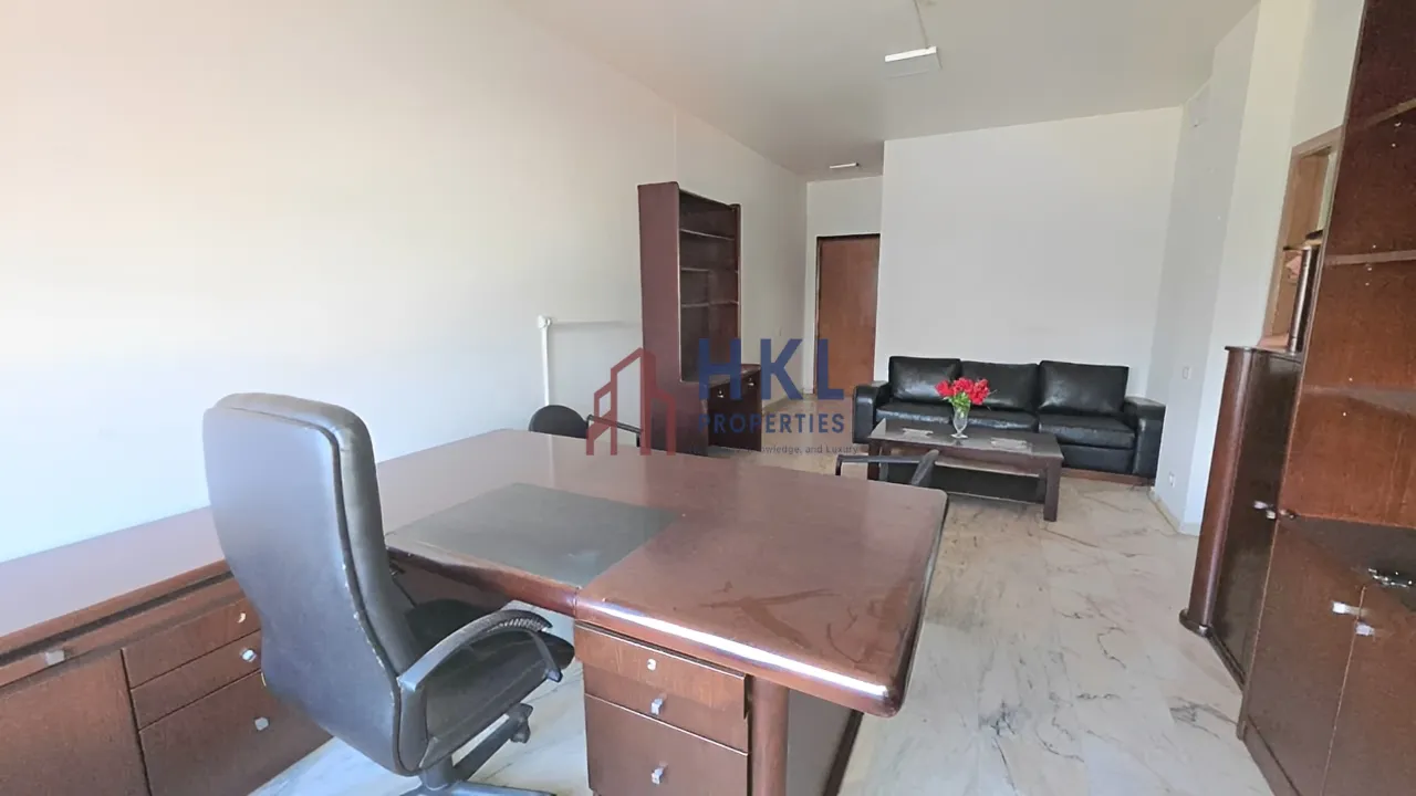 Office for rent in Sin El Fil