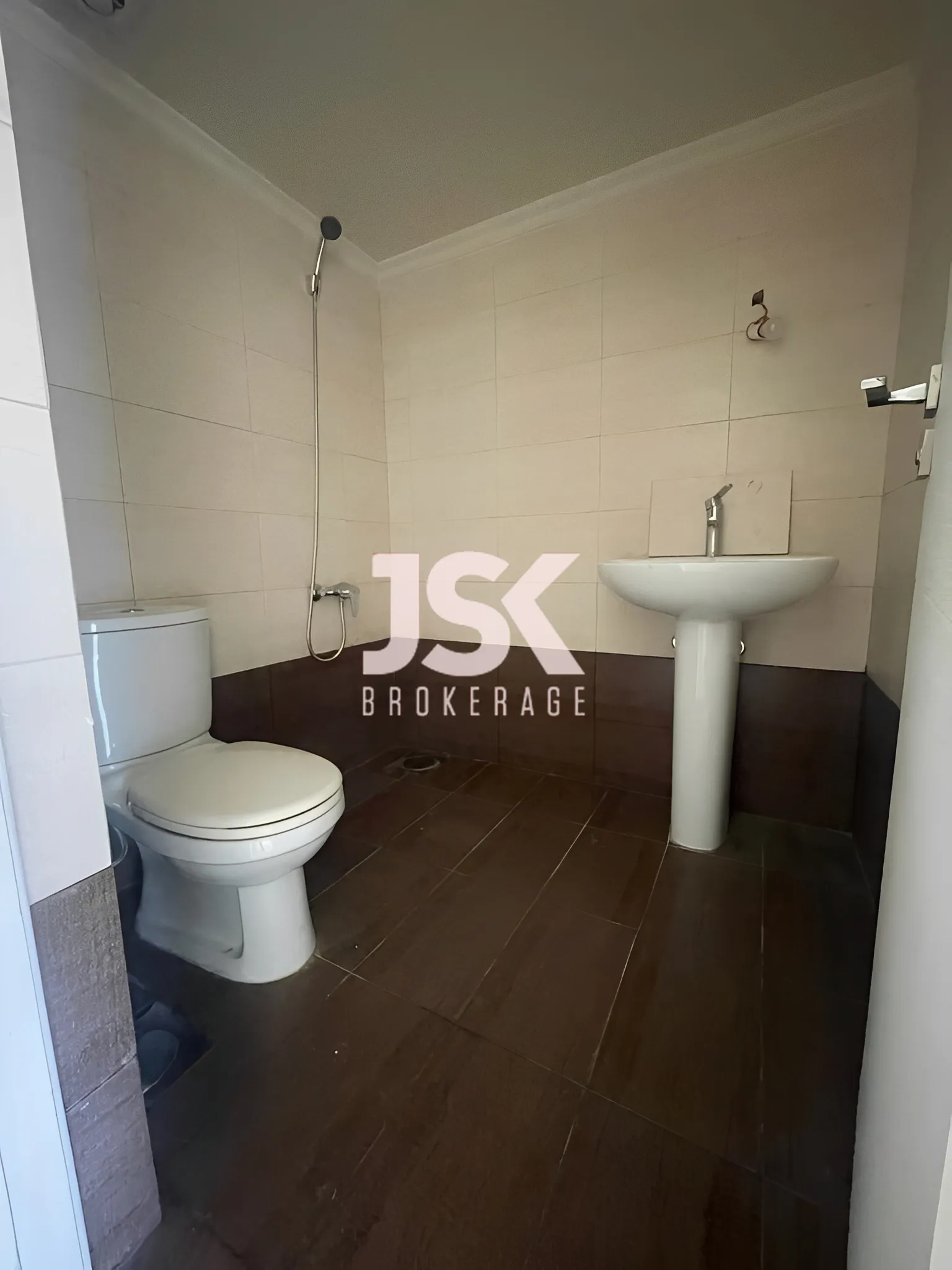 Office for Sale in Fatqa