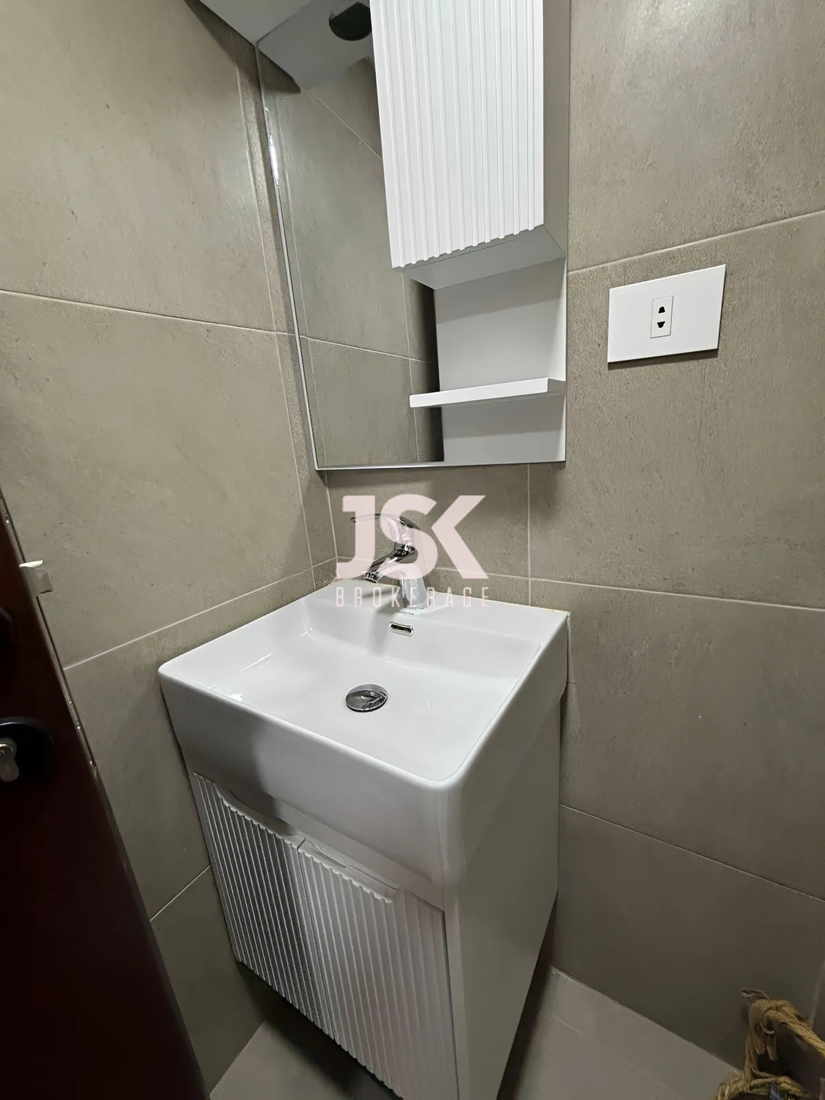 Office for Rent in Mtaileb