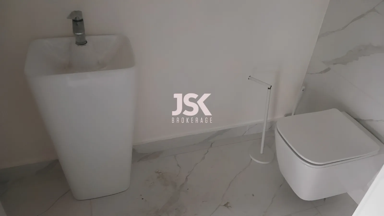 Showroom for Rent in Dbayeh