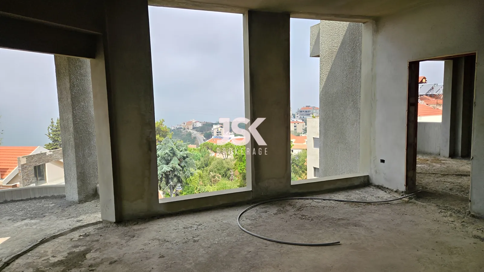 Building for Sale in Ballouneh
