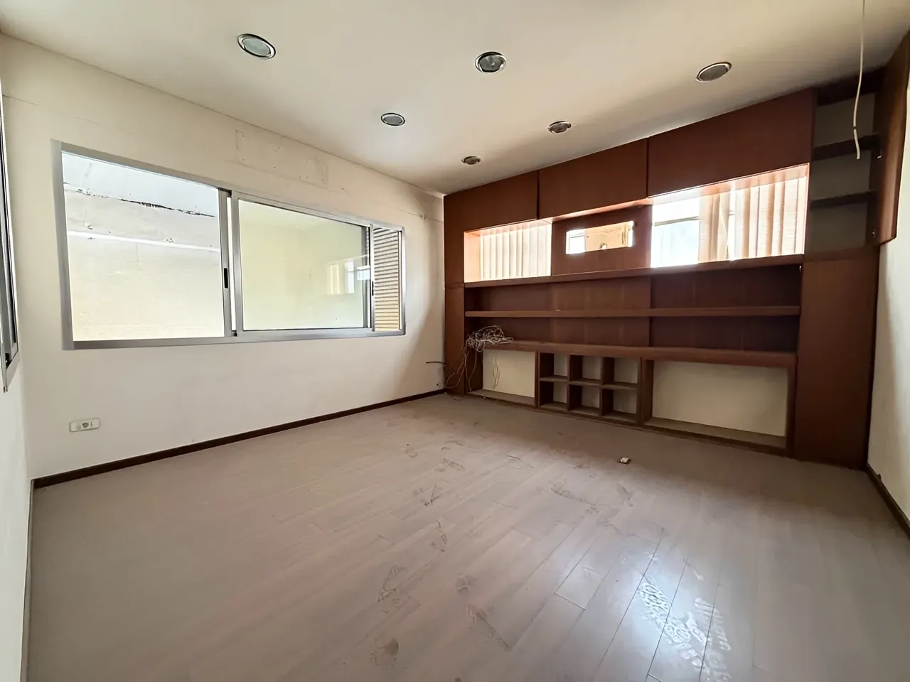 Warehouse for Rent in Adonis