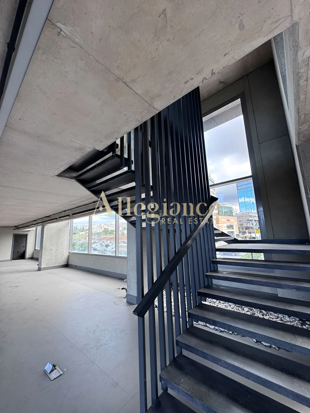 Showroom for rent in Dbayeh