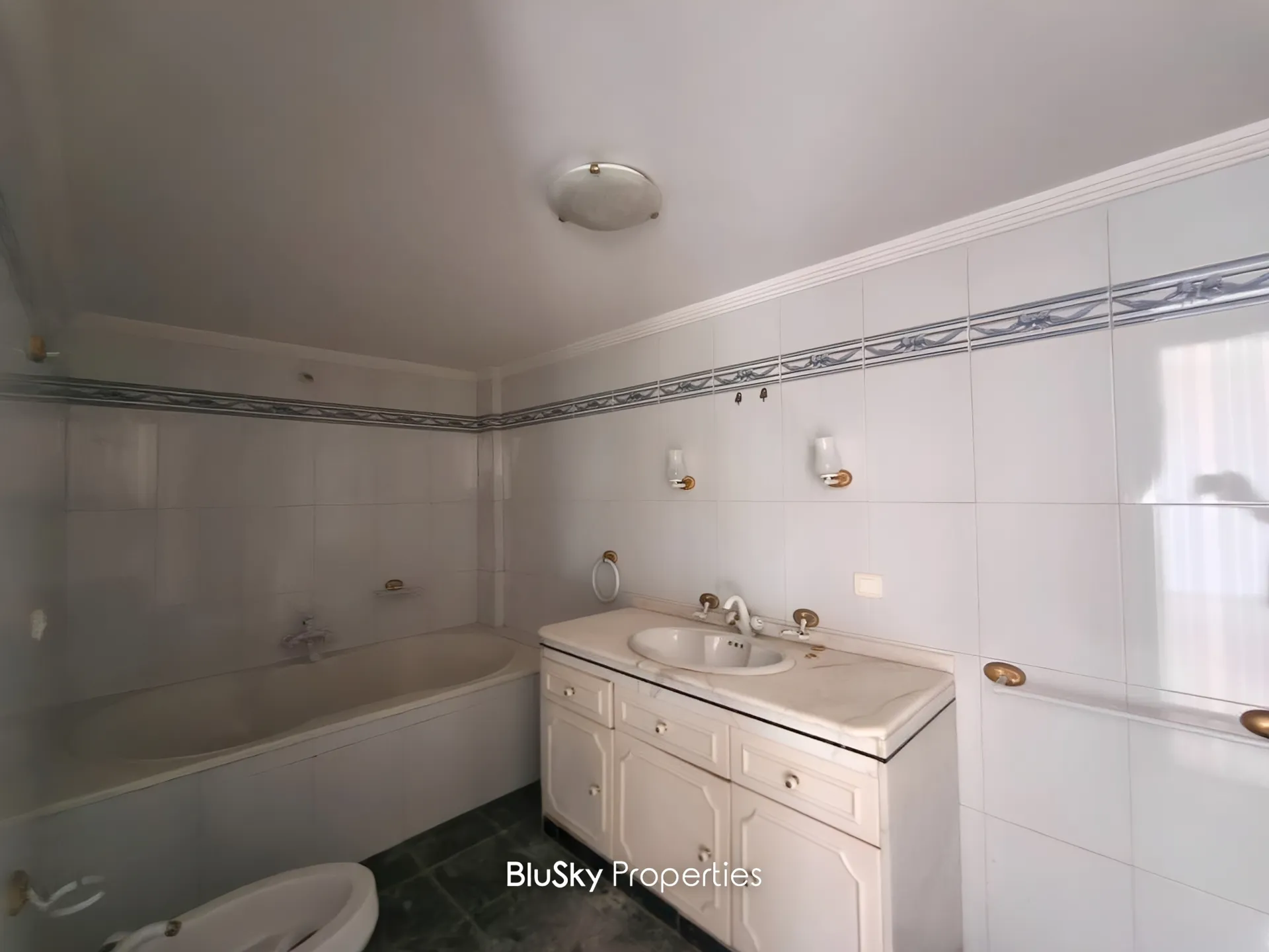 Apartment for sale in Haret sakher, lebanon