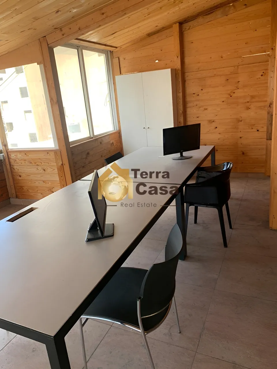Office for rent in Monot