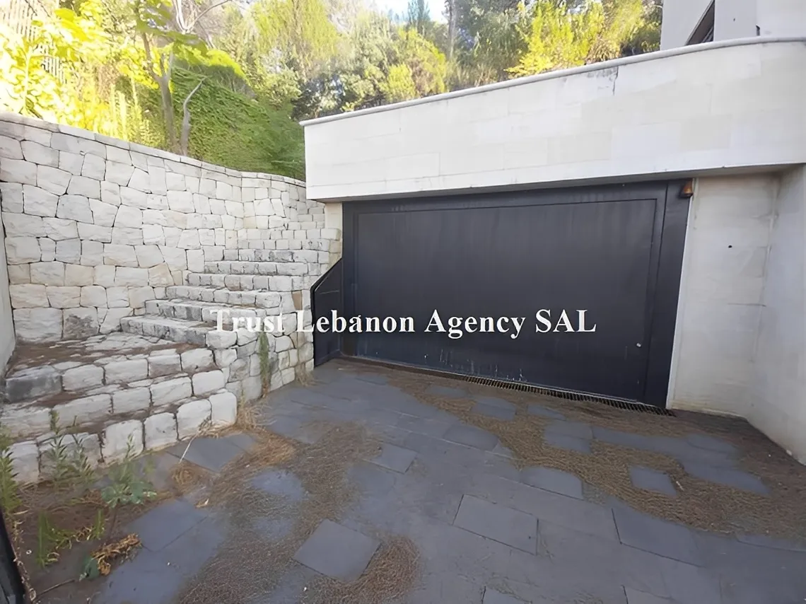 Villa for Sale in Baabda, Araya