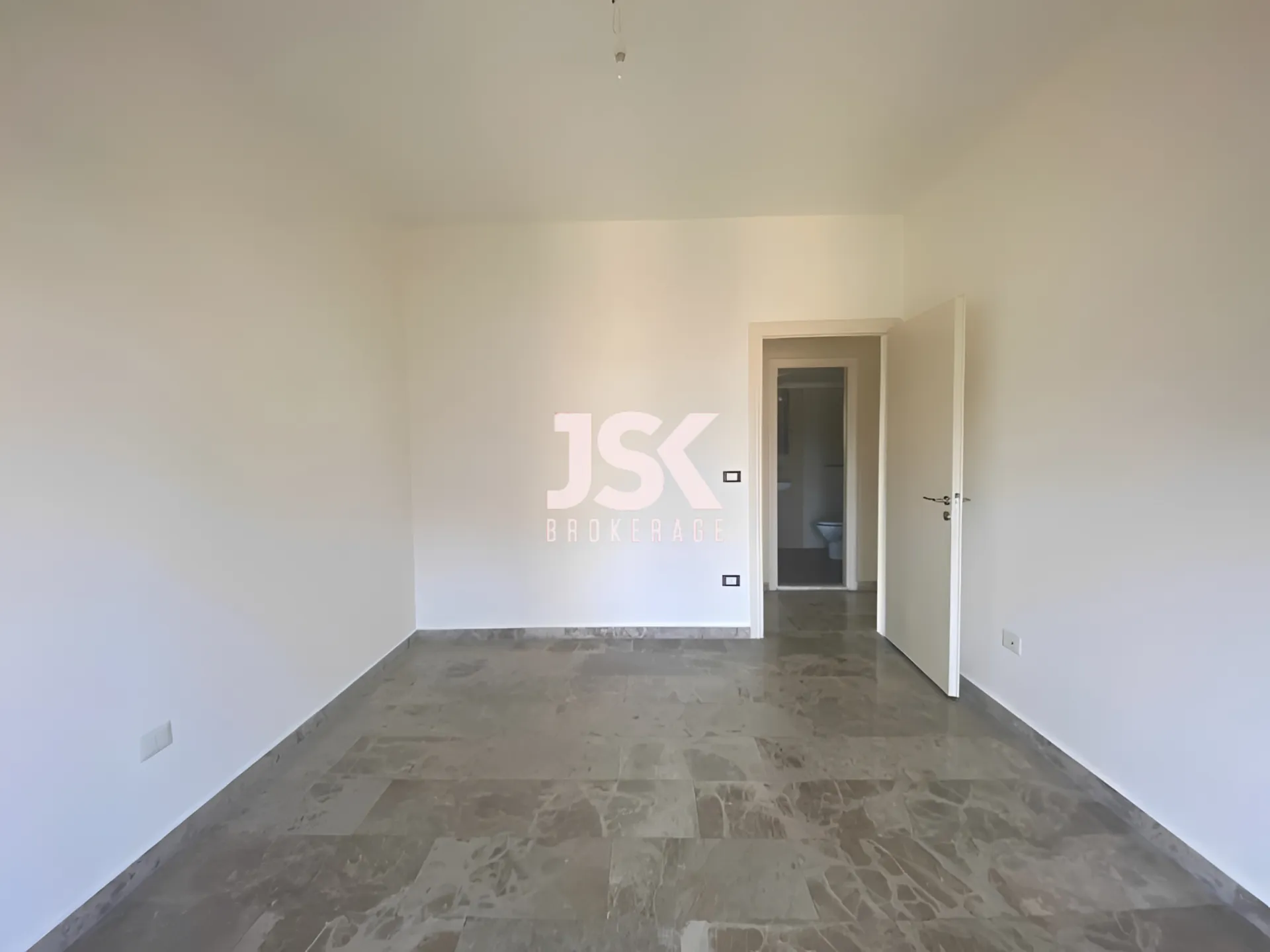Apartment for Sale in Mar Elias - 4 bed, 3 bath