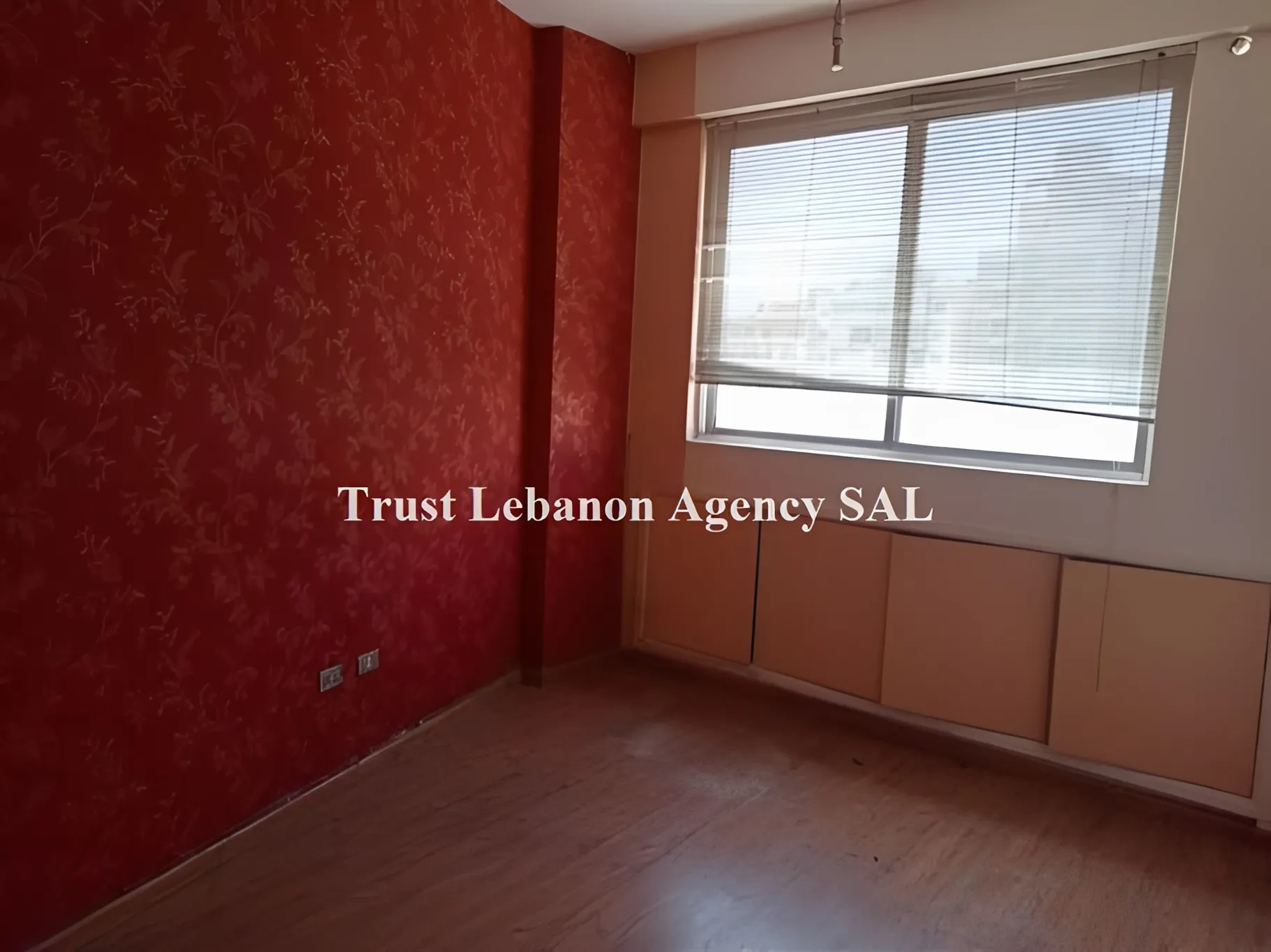 Office for rent in Achrafieh, Jeitaoui