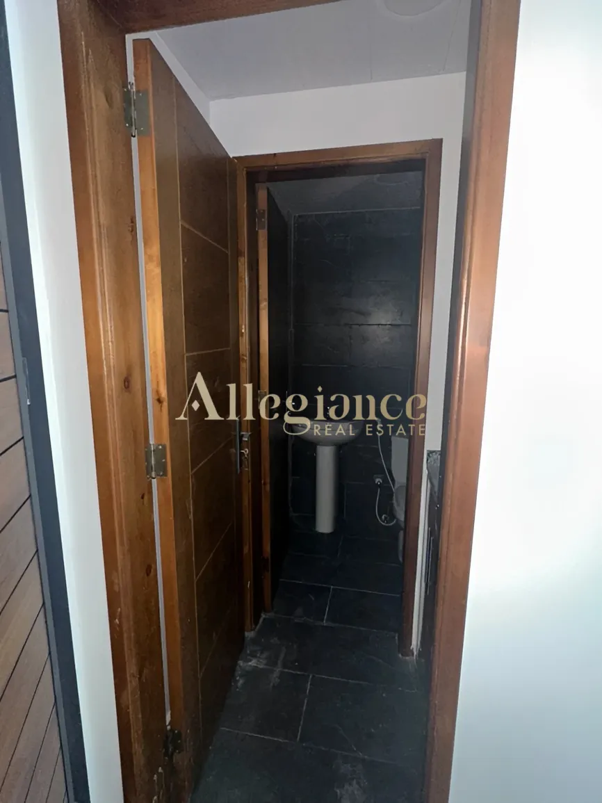 Shop for rent in Yarzeh
