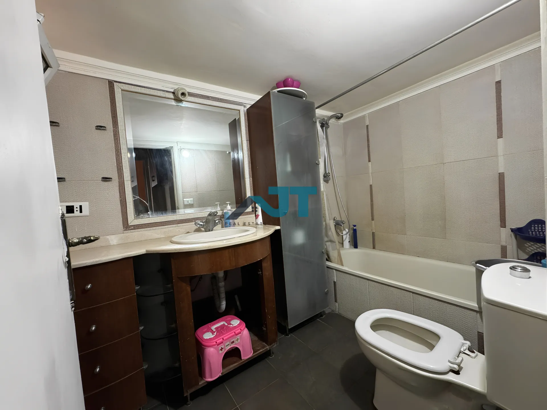 Apartment for Rent in Saydeh, Achrafieh - 2 bed, 2 bath