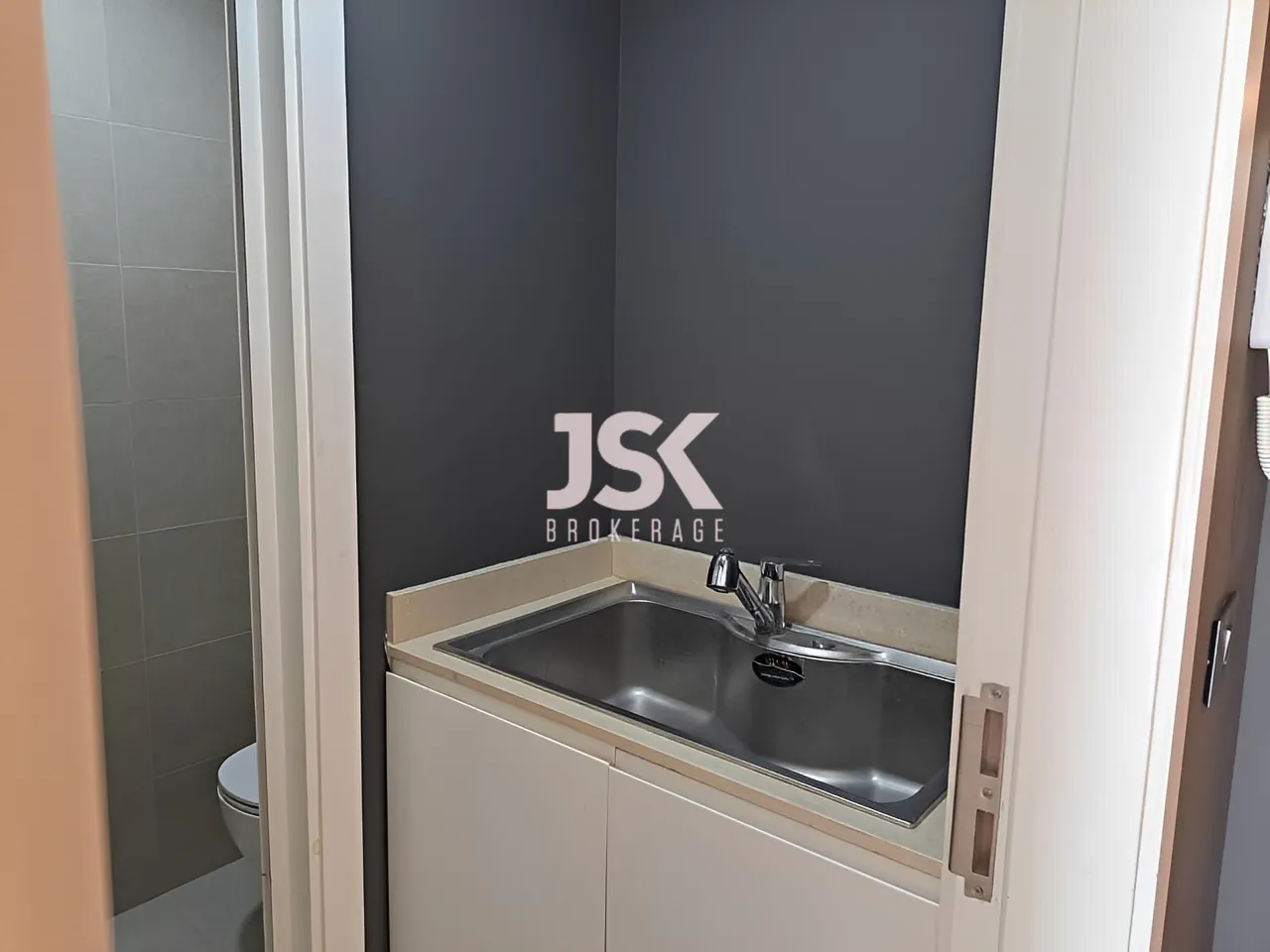 Office for Rent in Dekwaneh