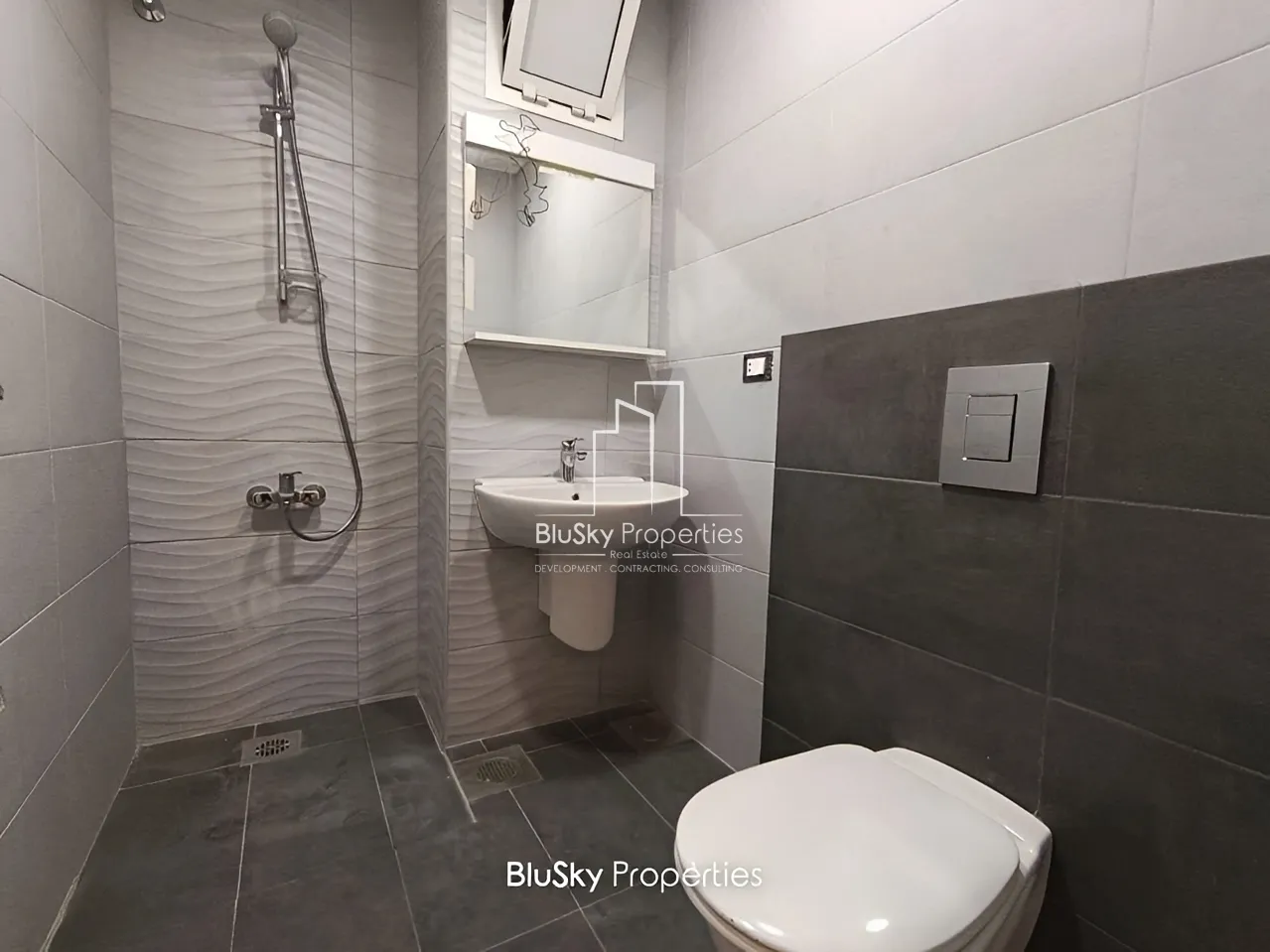 Apartment for Sale in Haret Sakher