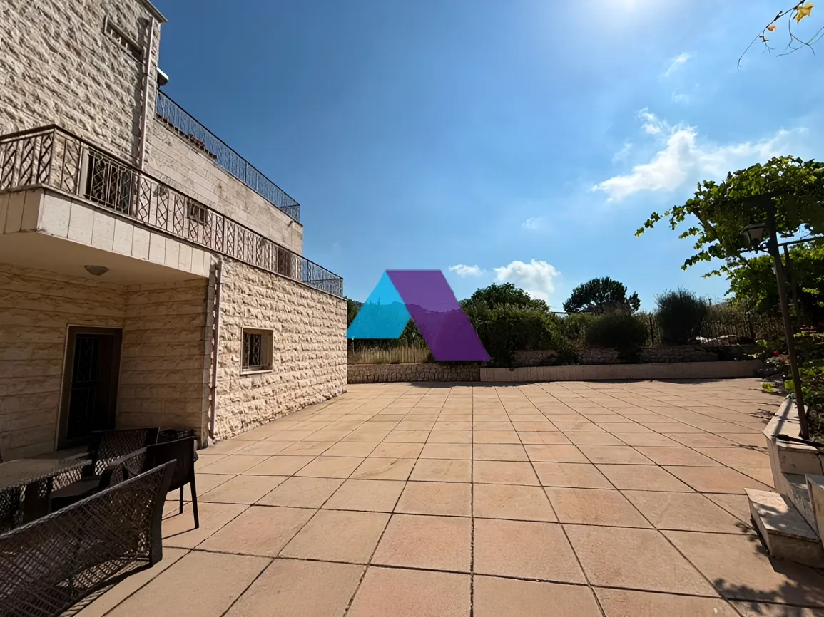 Apartment for sale in Mayrouba, Lebanon - 8 bed, 10 bath
