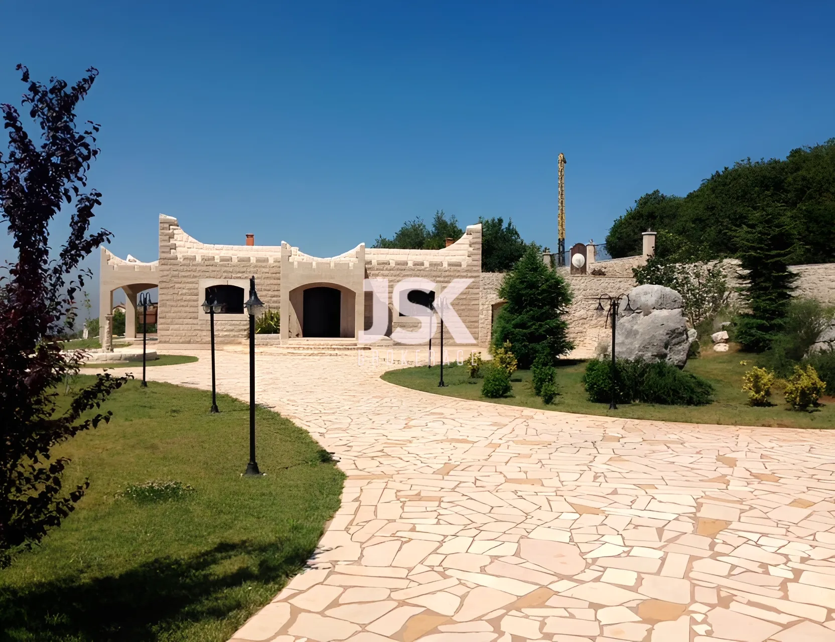 Villa for Sale in Ajaltoun