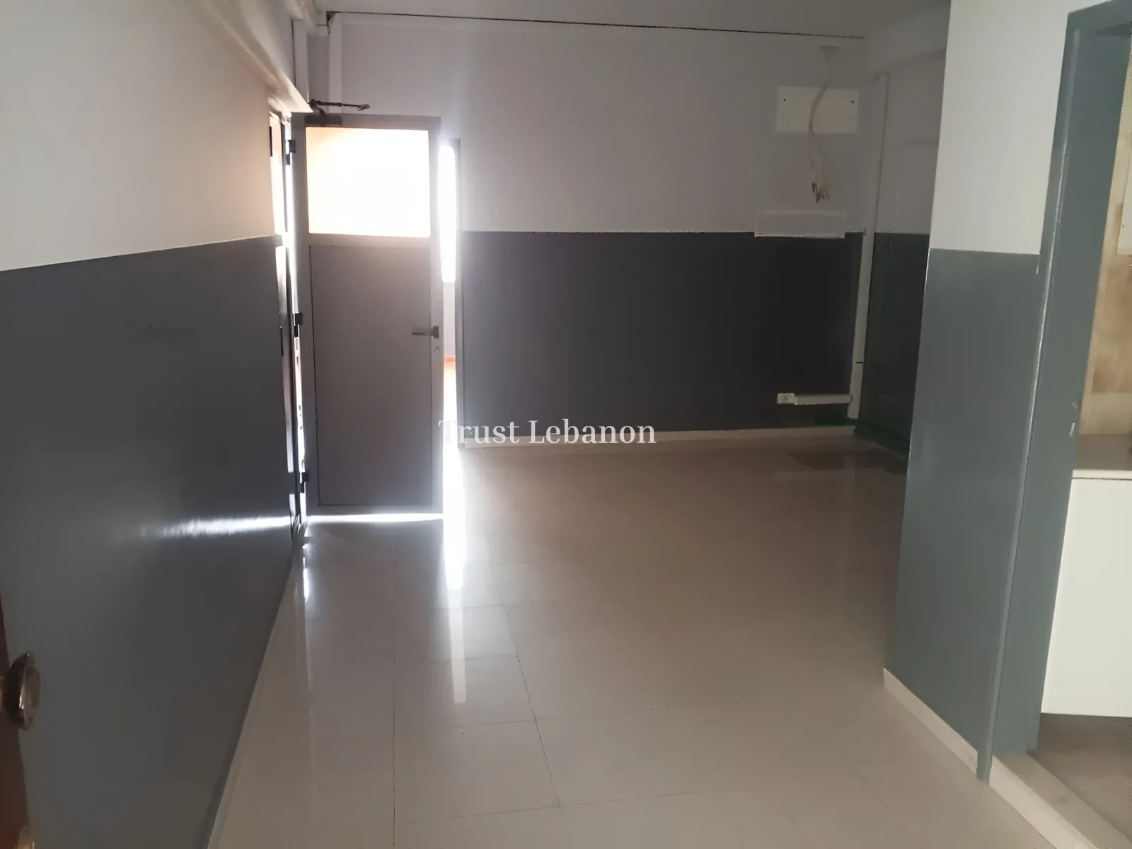 Office for rent in Daoura, Lebanon
