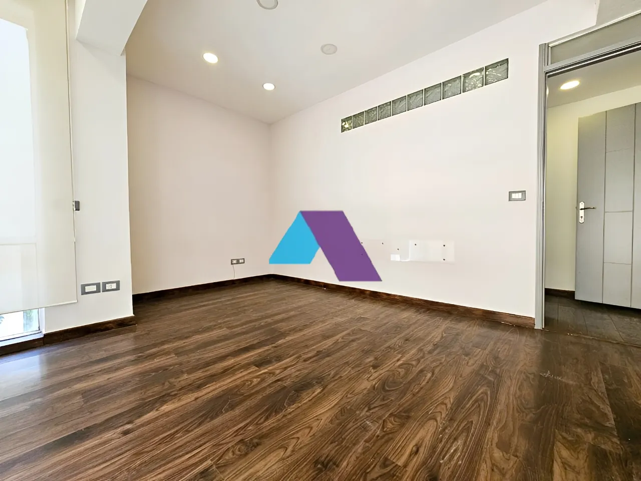 Office for Sale in Verdun