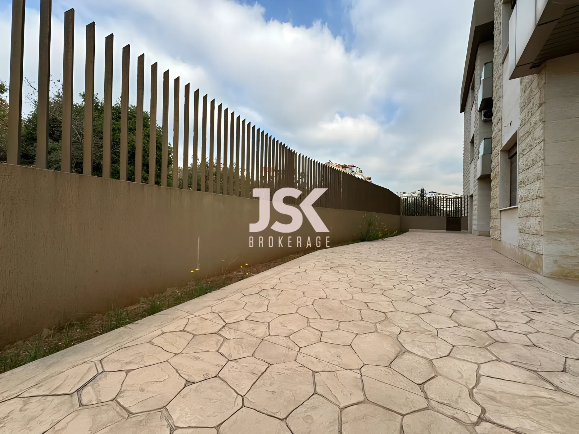 Apartment for Sale in Mansourieh - 3 bed, 4 bath