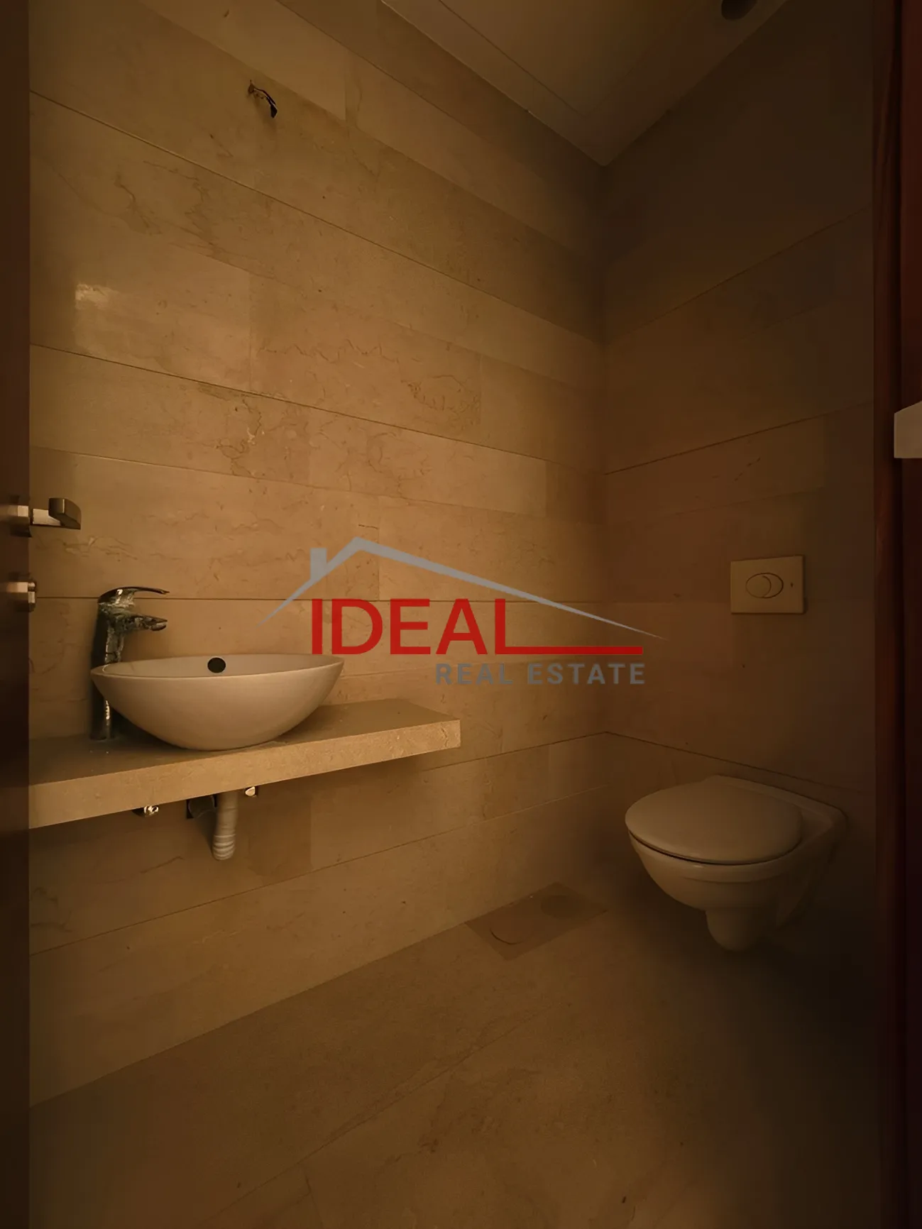 Apartment for Sale in Ain el remmeneh, baabda - 3 bed, 4 bath